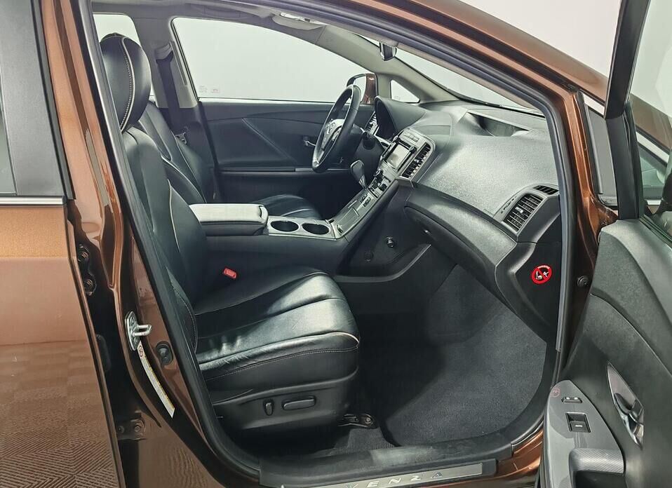 Toyota Venza, I Рестайлинг 2.7 AT (185 л.с.) 4WD