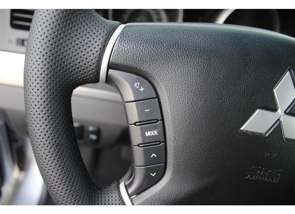 Mitsubishi Pajero, IV 3.0 AT (178 л.с.) 4WD