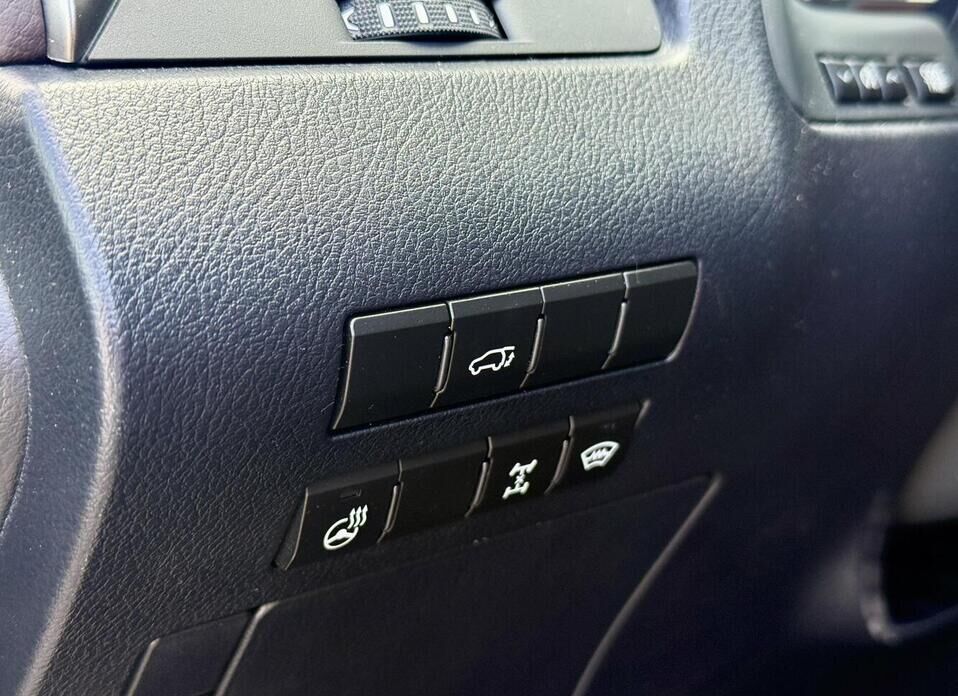 Lexus RX, IV Рестайлинг 300 2.0 AT (238 л.с.) 4WD