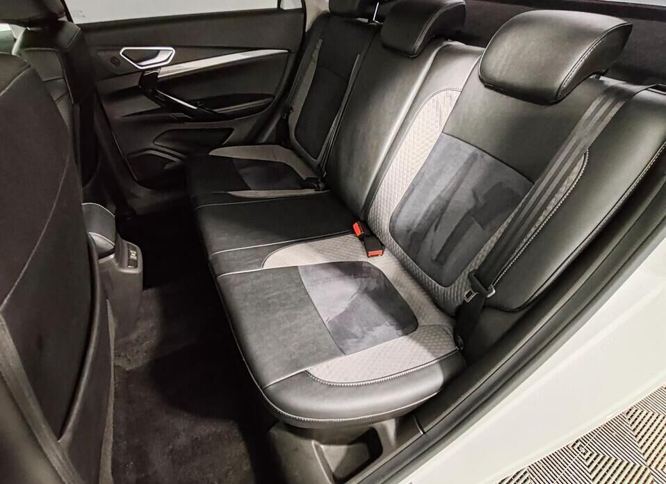 LADA (ВАЗ) Vesta, I Рестайлинг (NG) 1.6 MT (106 л.с.)