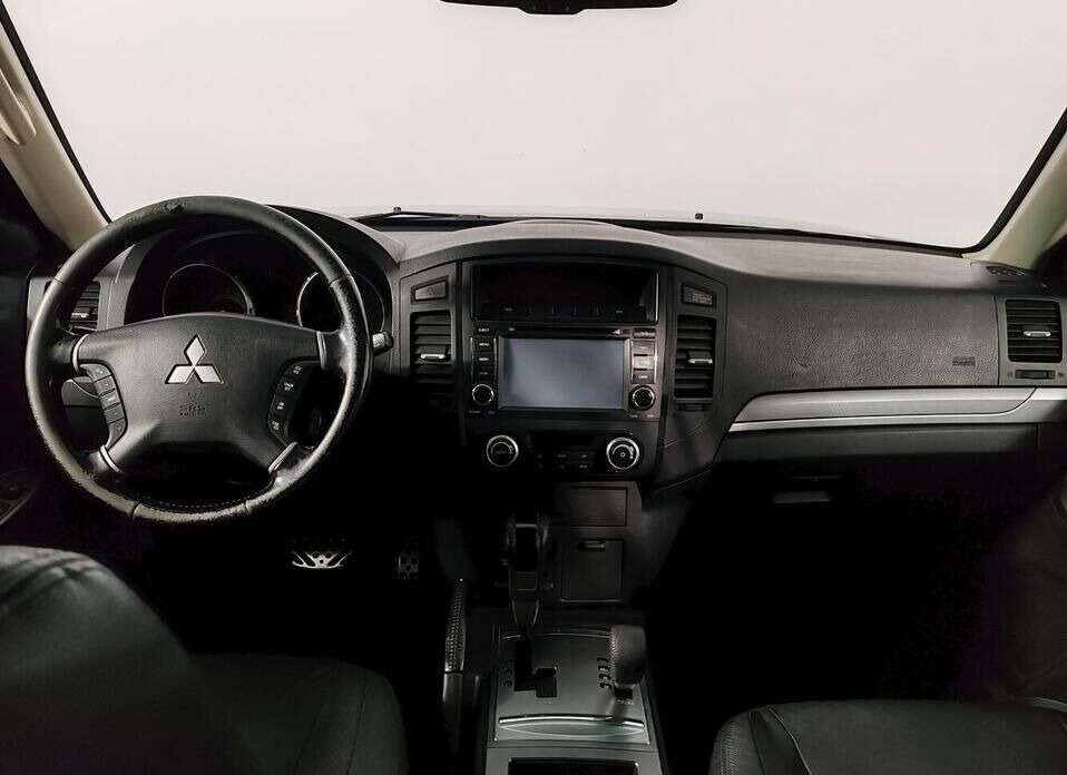 Mitsubishi Pajero, IV Рестайлинг 2 3.0 AT (178 л.с.) 4WD