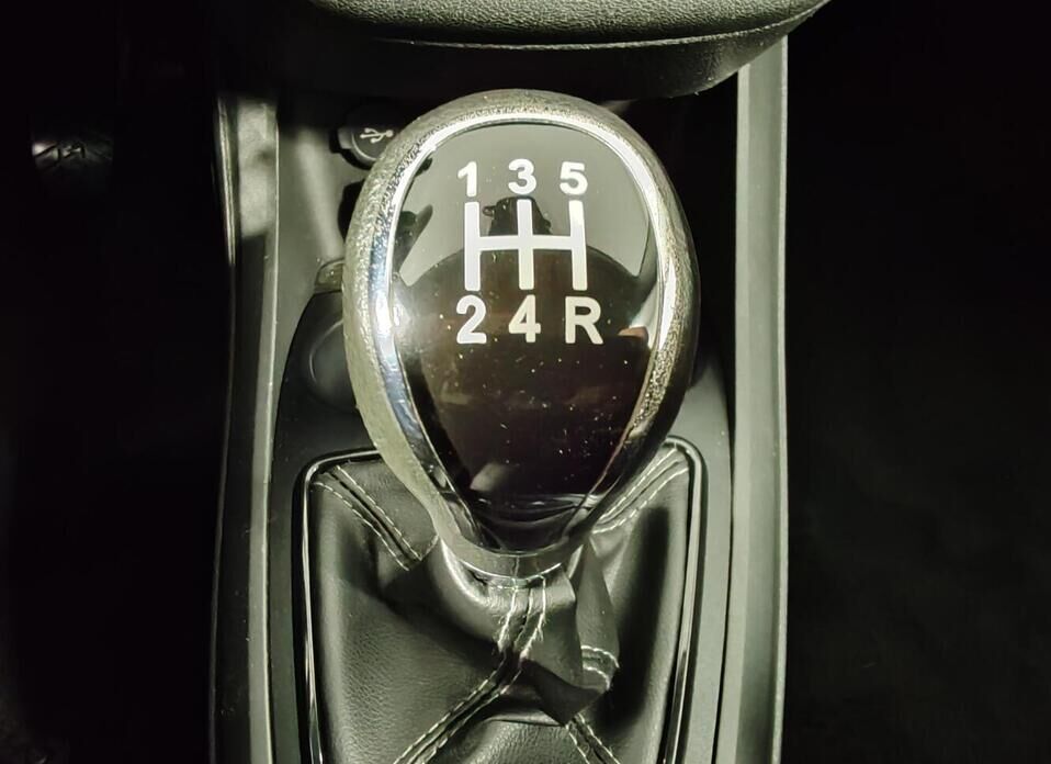 LADA (ВАЗ) Vesta, I 1.6 MT (106 л.с.)