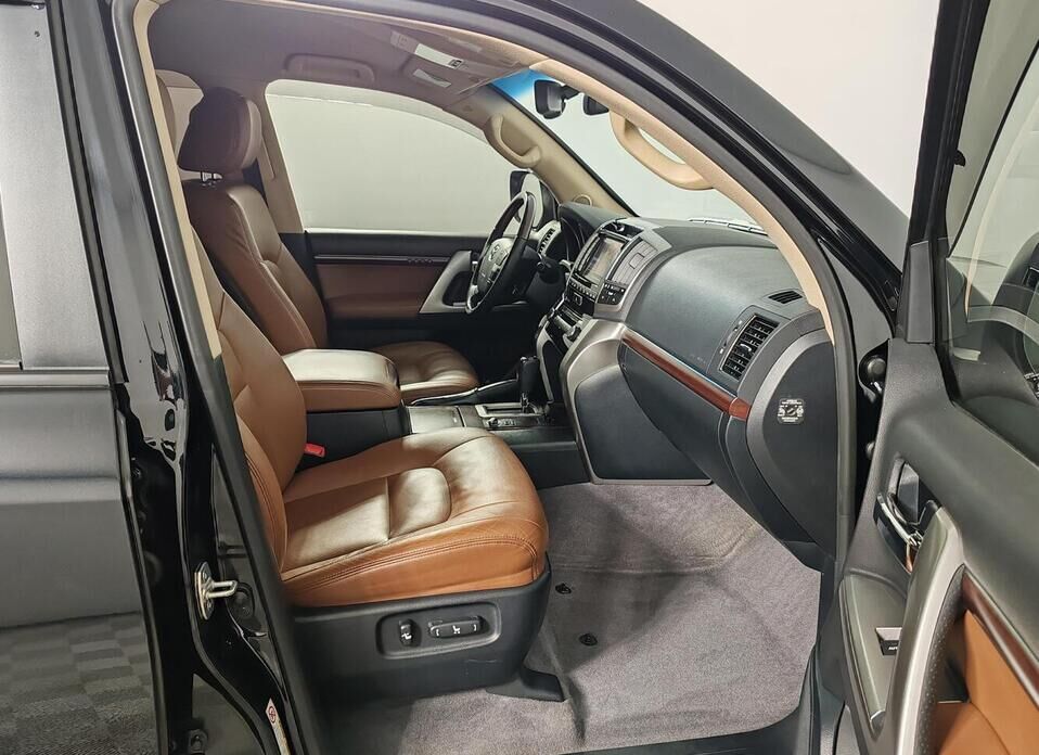 Toyota Land Cruiser, 200 Series Рестайлинг 1 4.5d AT (235 л.с.) 4WD