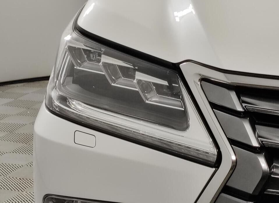Lexus LX, III Рестайлинг 2 570 5.7 AT (367 л.с.) 4WD
