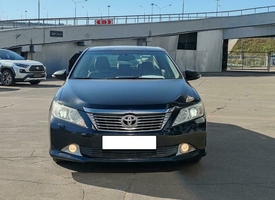 Toyota Camry 2.5 AT (181 л.с.)