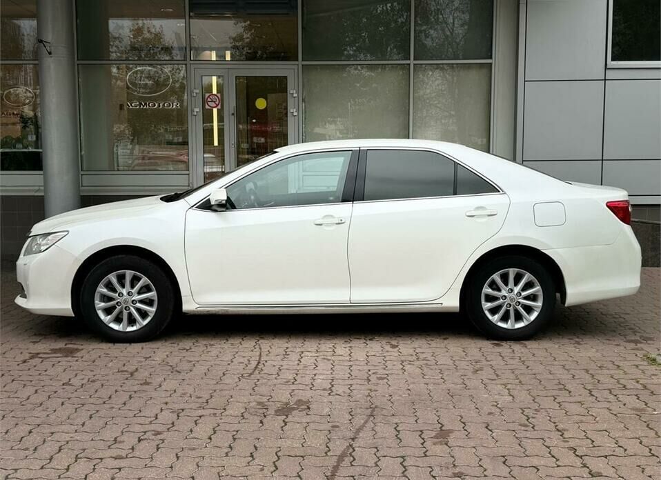 Toyota Camry 2.5 AT (181 л.с.)