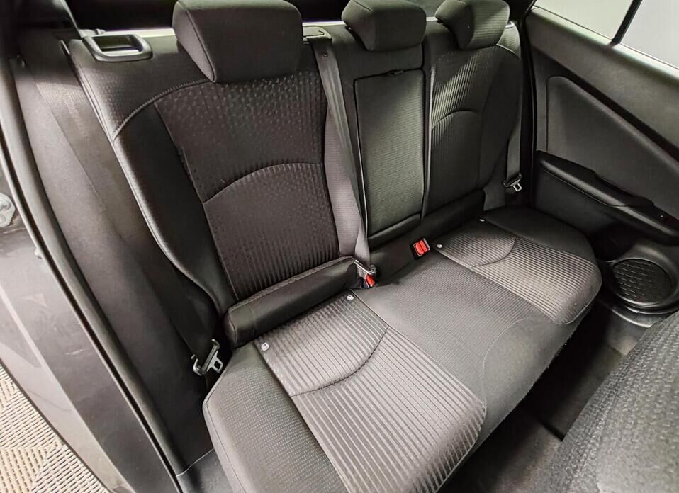 Toyota Prius 1.8hyb AT (98 л.с.)