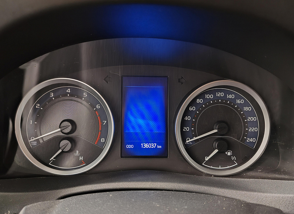 Toyota Corolla, XI (E160, E170) Рестайлинг 1.6 CVT (122 л.с.)