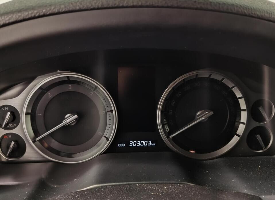 Toyota Land Cruiser, 200 Series Рестайлинг 2 4.5d AT (249 л.с.) 4WD