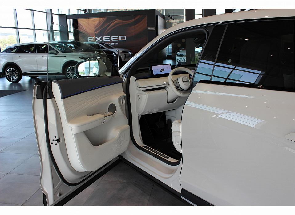 Exlantix ET 1.5hyb AT (469 л.с.) 4WD