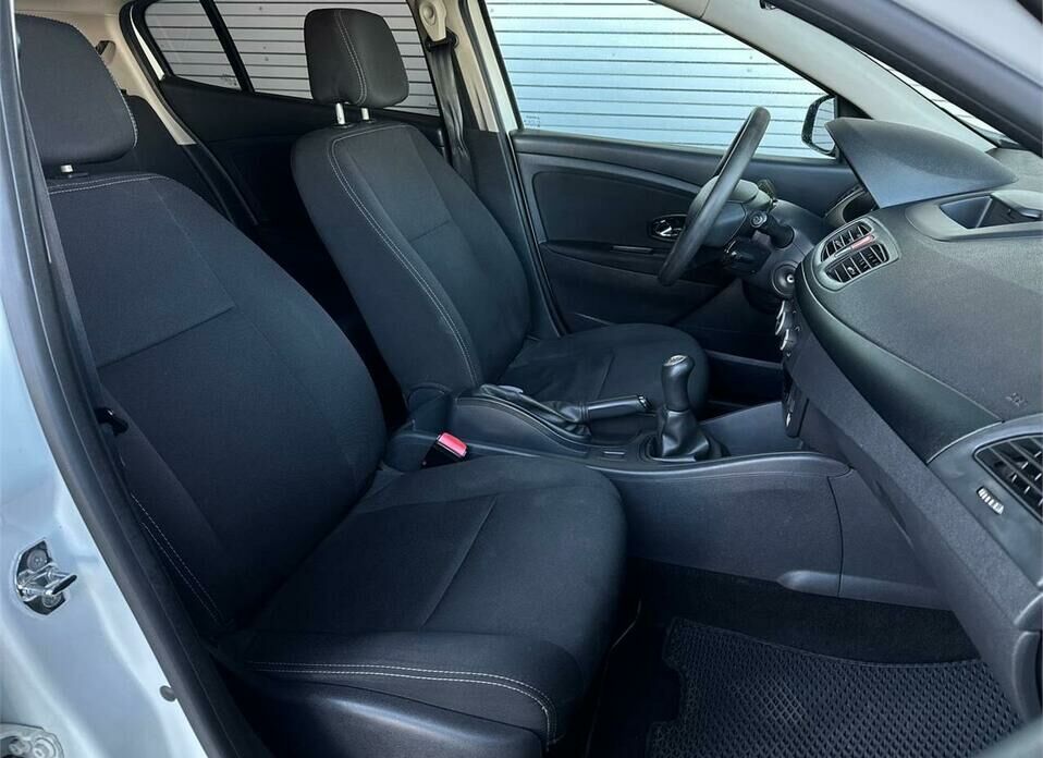 Renault Megane 1.6 MT (106 л.с.)