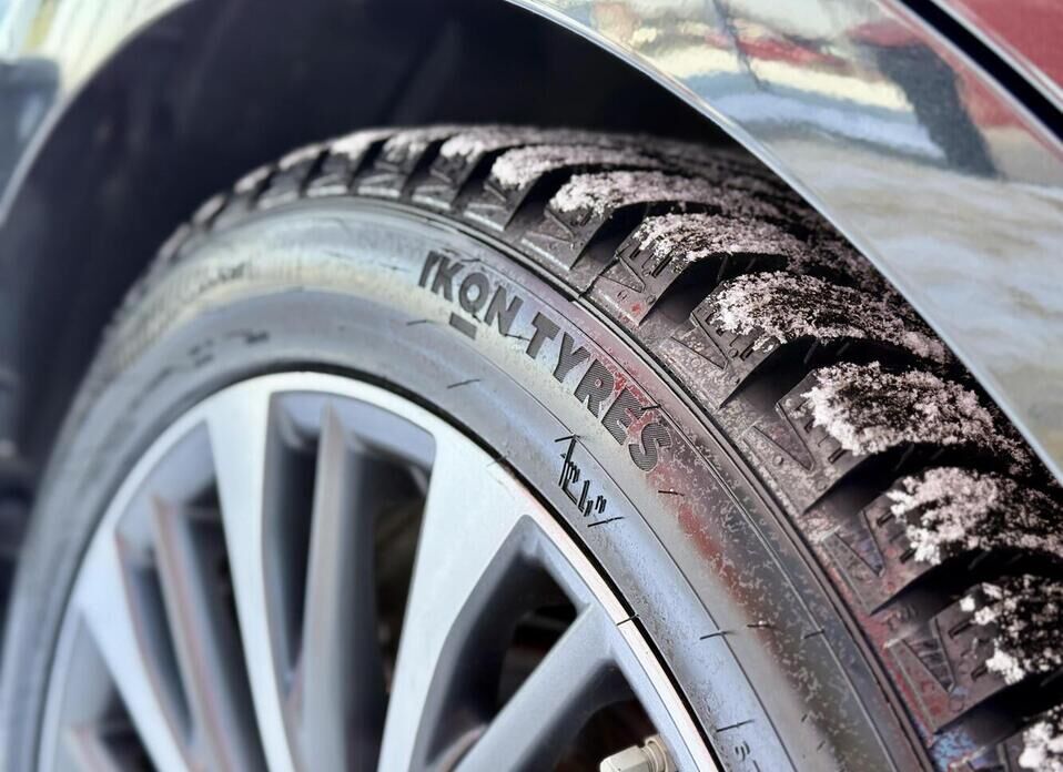 Lexus ES, VII 250 2.5 AT (200 л.с.)