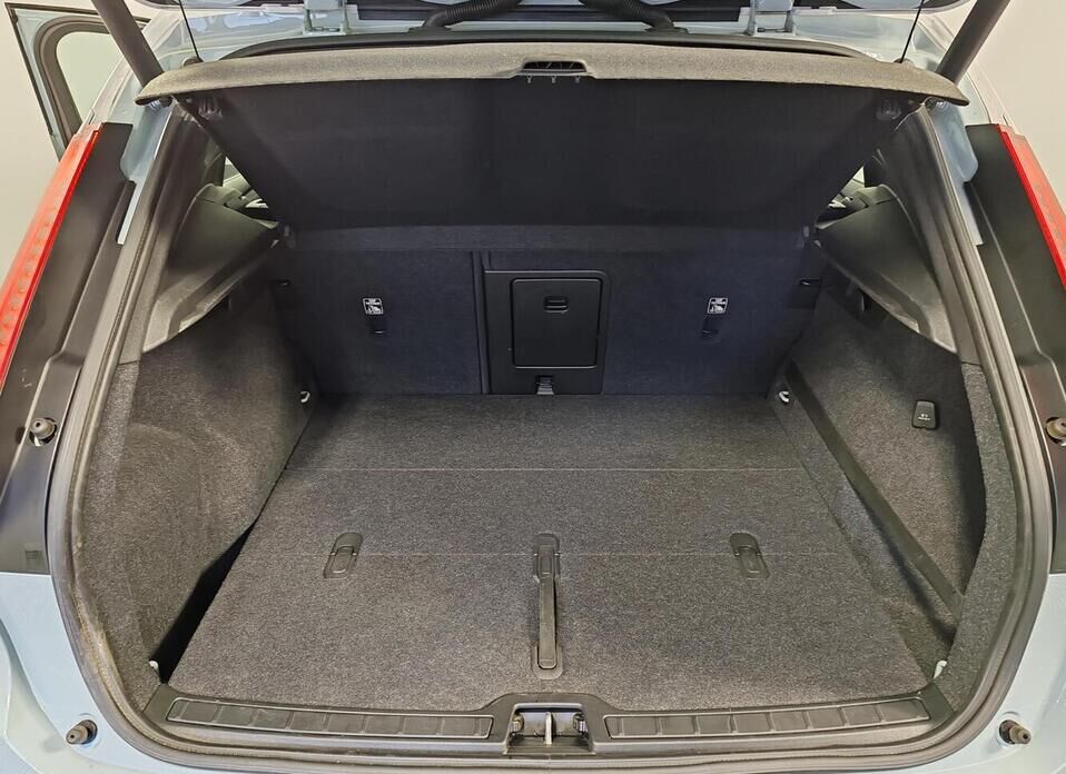 Volvo XC40 2.0 AT (190 л.с.) 4WD