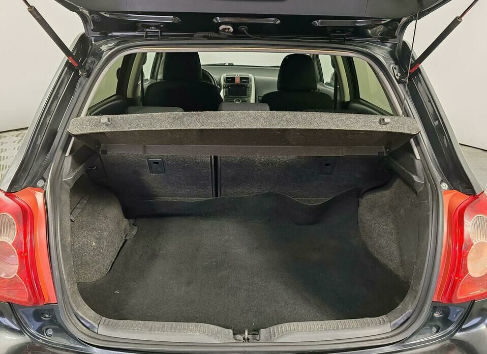 Toyota Auris 1.6 MT (124 л.с.)