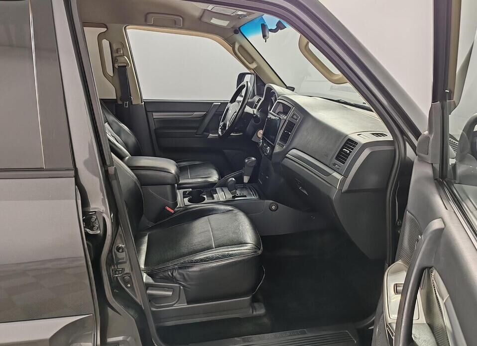 Mitsubishi Pajero, IV Рестайлинг 2 3.0 AT (174 л.с.) 4WD