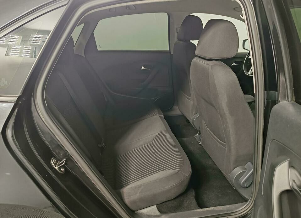 Volkswagen Polo 1.6 AT (105 л.с.)