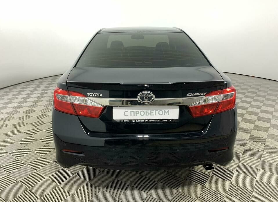 Toyota Camry 2.5 AT (181 л.с.)