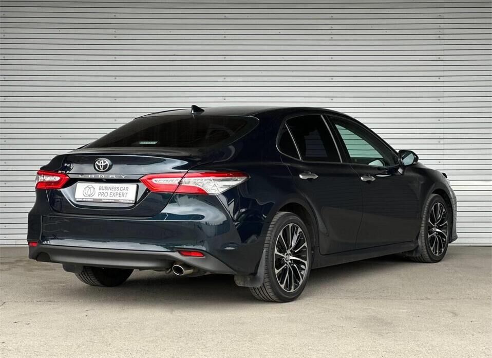 Toyota Camry 2.5 AT (181 л.с.)