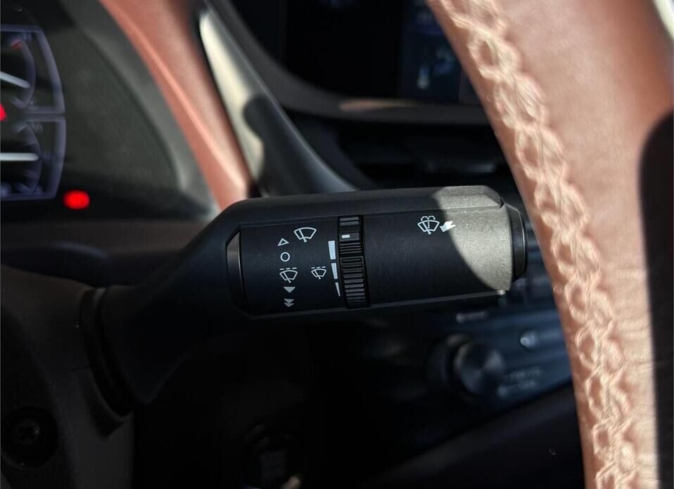 Lexus ES, VII 250 2.5 AT (200 л.с.)