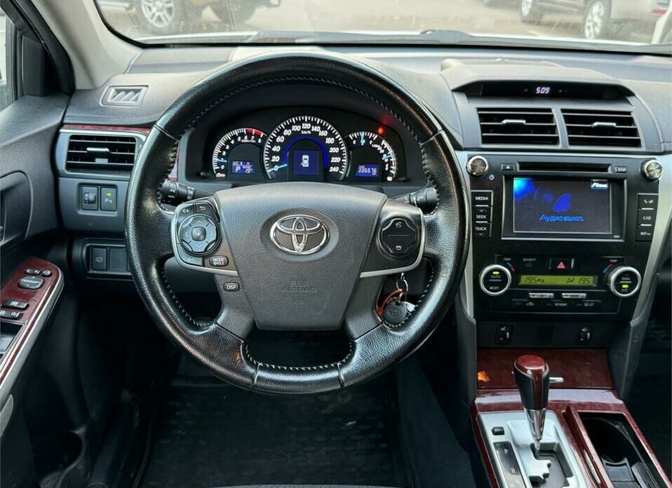 Toyota Camry 2.5 AT (181 л.с.)