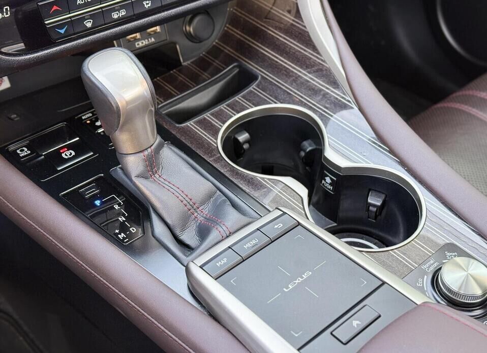 Lexus RX, IV Рестайлинг 300 2.0 AT (238 л.с.) 4WD