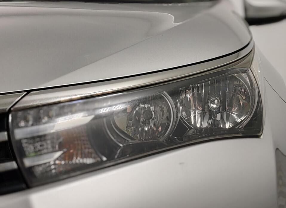 Toyota Corolla, XI (E160, E170) 1.6 CVT (122 л.с.)