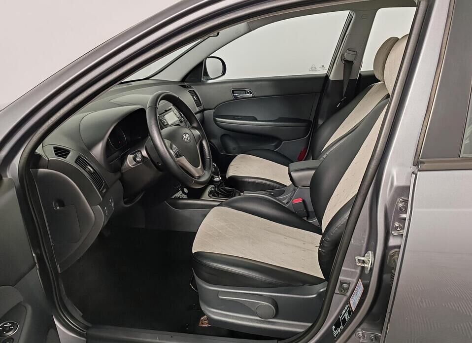 Hyundai i30, I Рестайлинг 1.6 MT (126 л.с.)