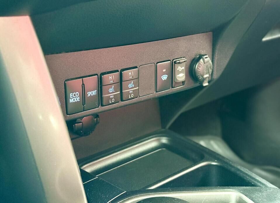 Toyota RAV4, IV (XA40) Рестайлинг 2.5 AT (180 л.с.) 4WD