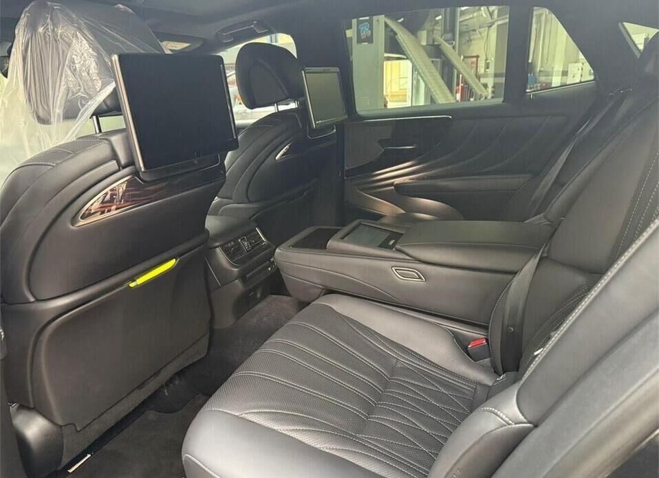 Lexus LS 500 3.4 AT (421 л.с.) 4WD