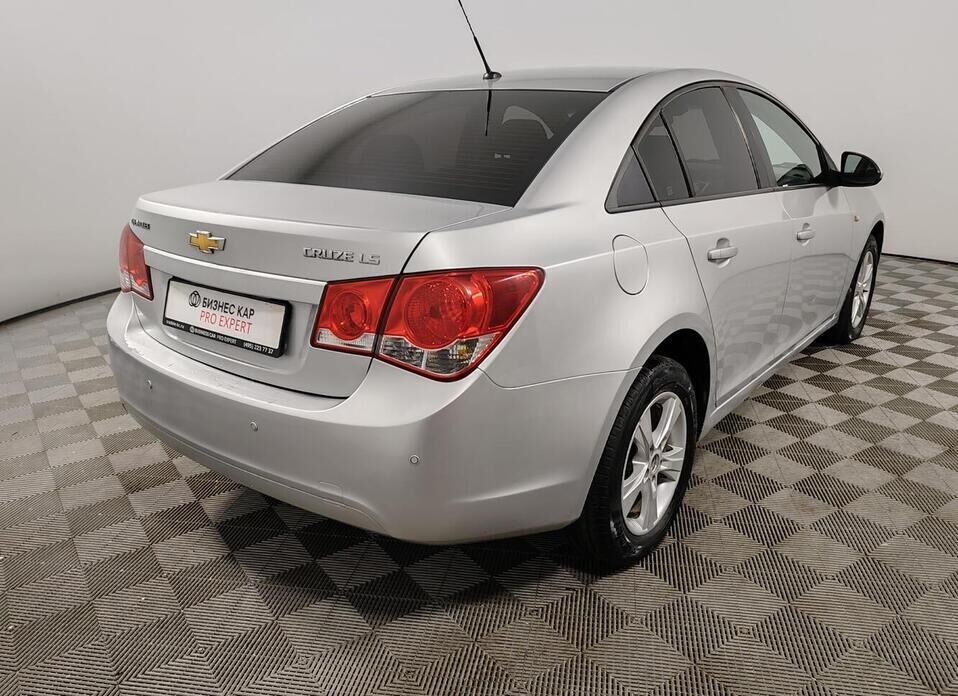 Chevrolet Cruze 1.6 AT (109 л.с.)