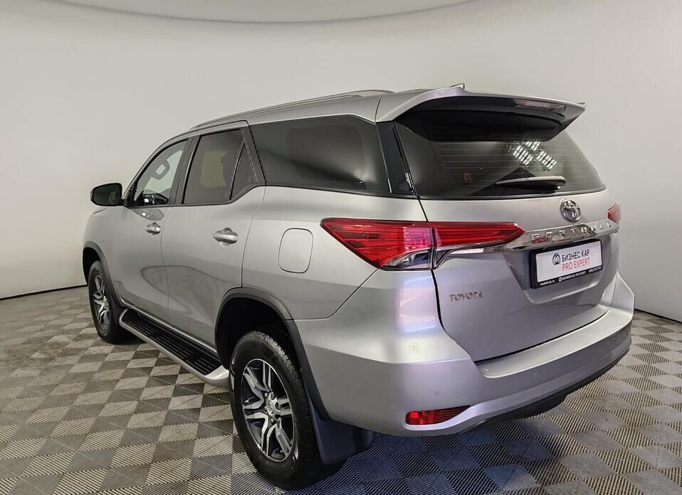 Toyota Fortuner, II Рестайлинг 2.8d AT (200 л.с.) 4WD