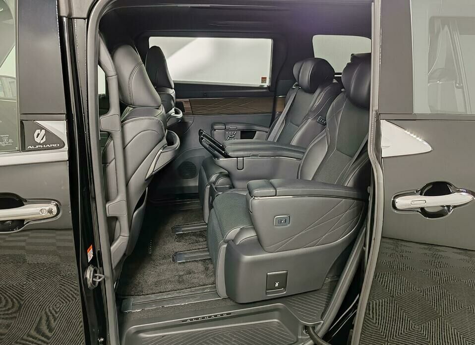 Toyota Alphard 2.5hyb CVT (190 л.с.) 4WD