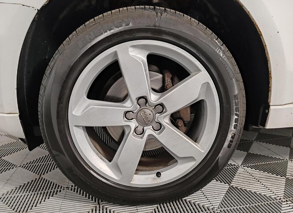 Audi Q5, I (8R) 2.0 AMT (211 л.с.) 4WD