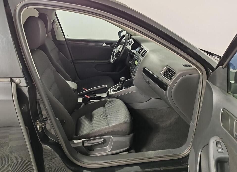 Volkswagen Jetta 1.6 AT (105 л.с.)