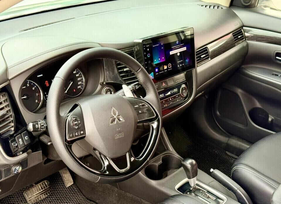 Mitsubishi Outlander, III Рестайлинг 2 2.4 CVT (167 л.с.) 4WD