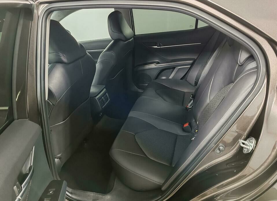 Toyota Camry 2.5 AT (200 л.с.)