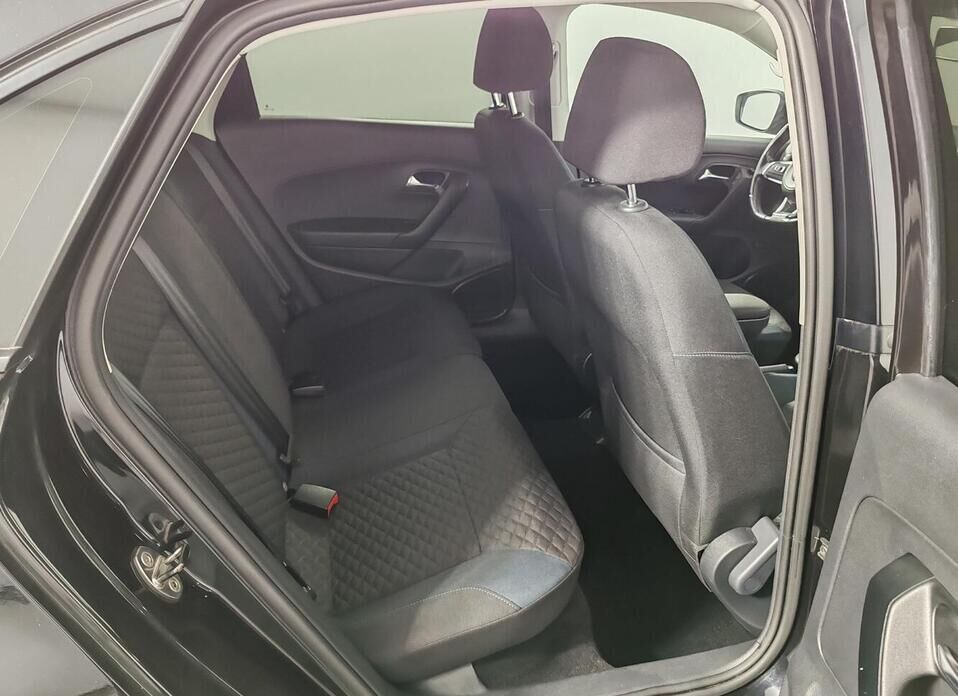 Volkswagen Polo 1.6 AT (110 л.с.)