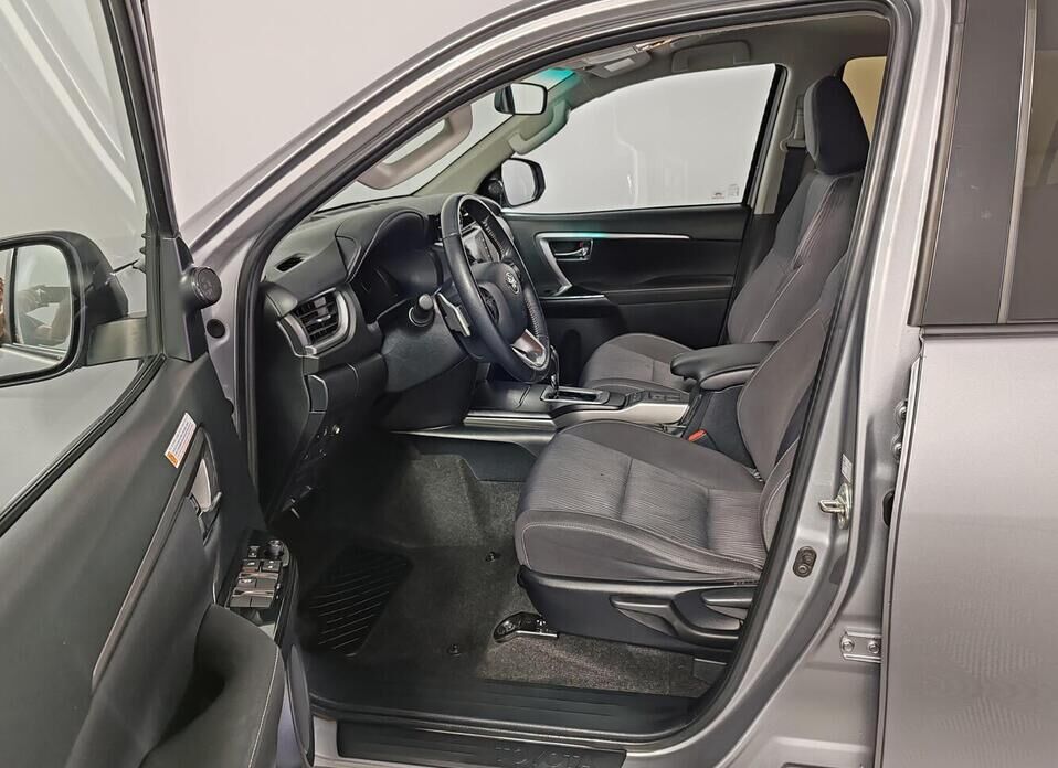 Toyota Fortuner, II Рестайлинг 2.8d AT (200 л.с.) 4WD
