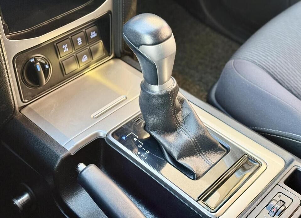 Toyota Land Cruiser Prado, 150 Series Рестайлинг 2 2.8d AT (177 л.с.) 4WD