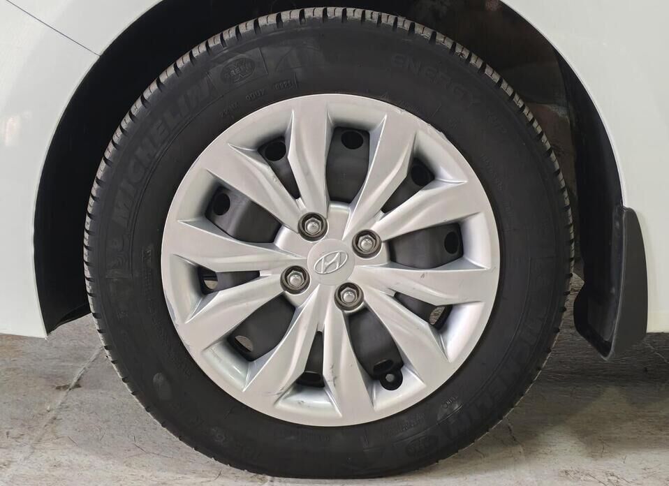 Hyundai Solaris, II 1.6 AT (123 л.с.)