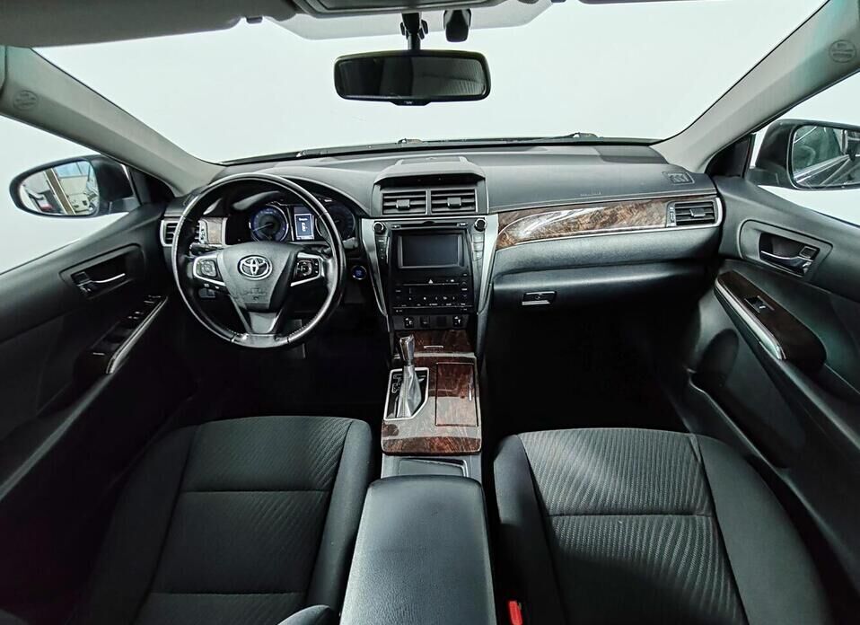Toyota Camry 2.5 AT (181 л.с.)