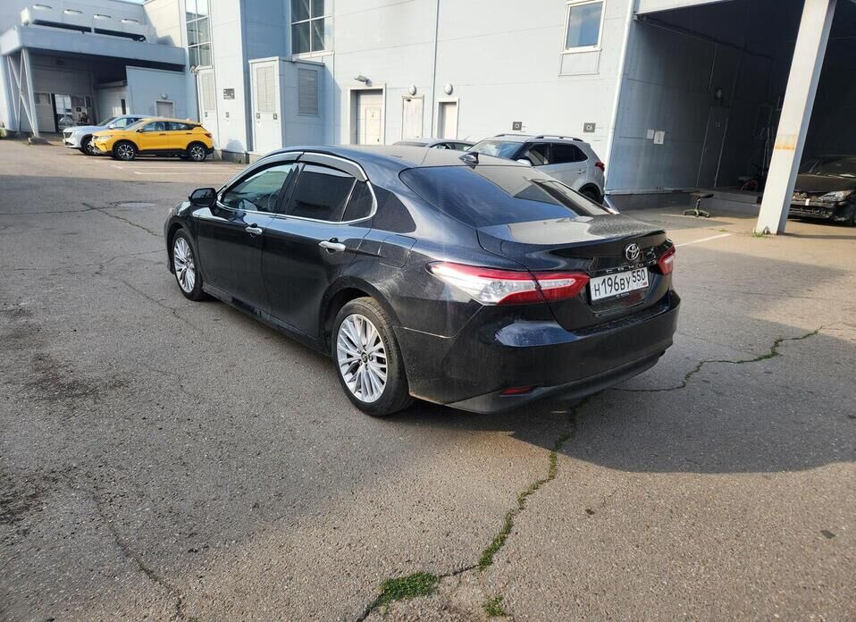 Toyota Camry 2.5 AT (181 л.с.)