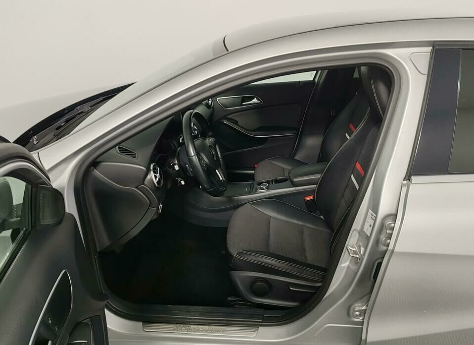 Mercedes-Benz A-Класс 180 1.6 AMT (122 л.с.)