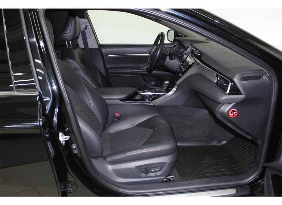 Toyota Camry, VIII (XV70) 2.5 AT (181 л.с.)