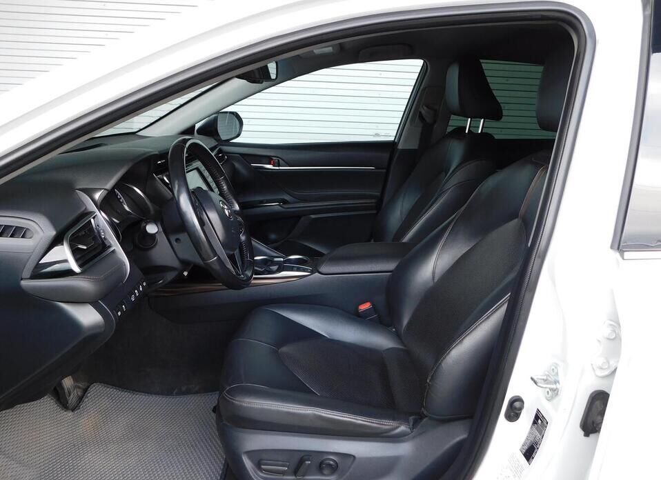 Toyota Camry, VIII (XV70) 2.5 AT (181 л.с.)