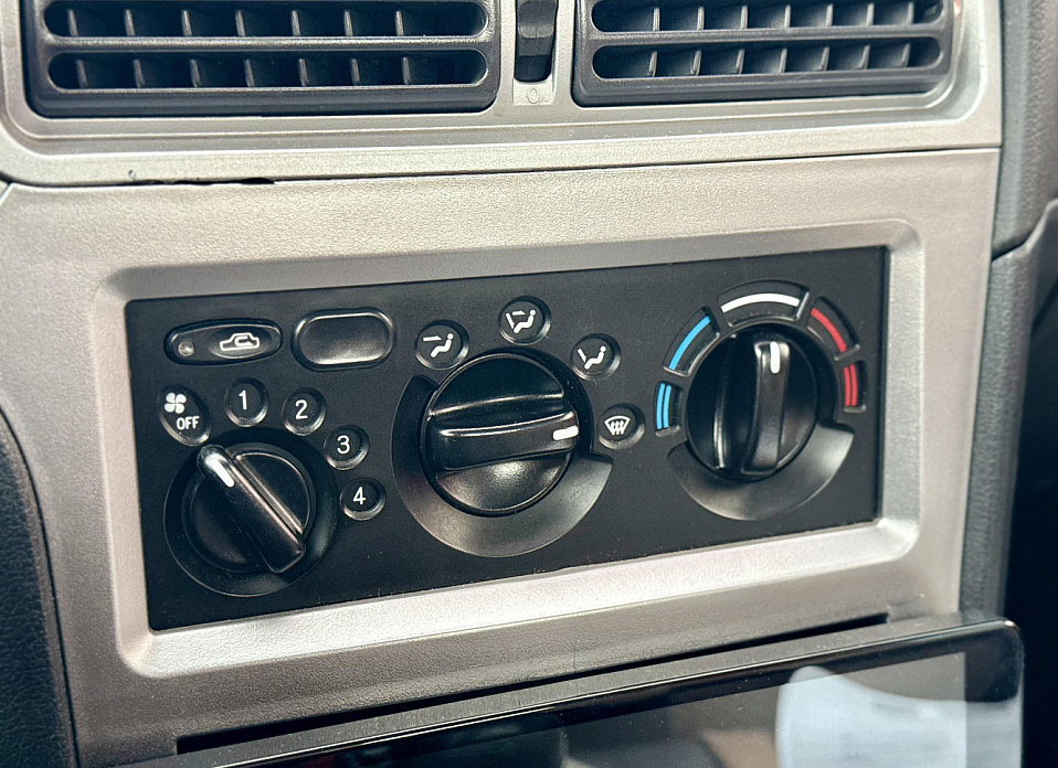 Daewoo Nexia, I Рестайлинг 1.5 MT (80 л.с.)