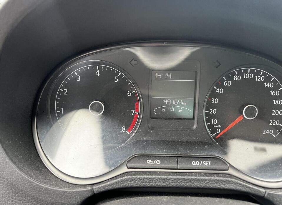 Volkswagen Polo 1.6 AT (110 л.с.)