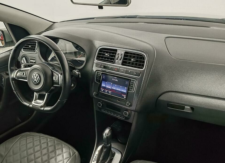 Volkswagen Polo 1.6 AT (110 л.с.)