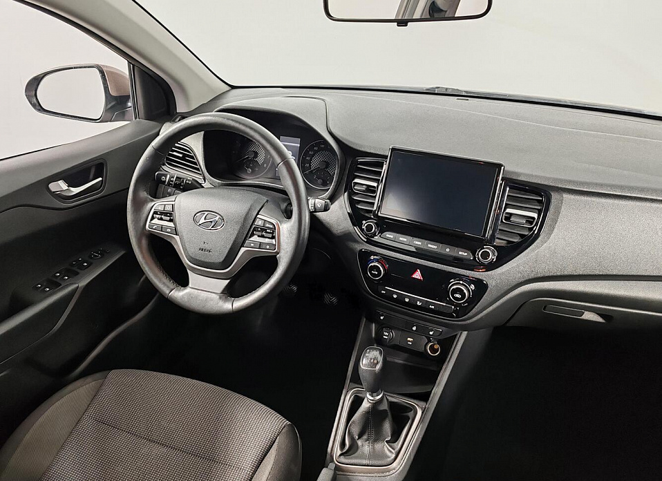 Hyundai Solaris, II Рестайлинг 1.6 MT (123 л.с.)