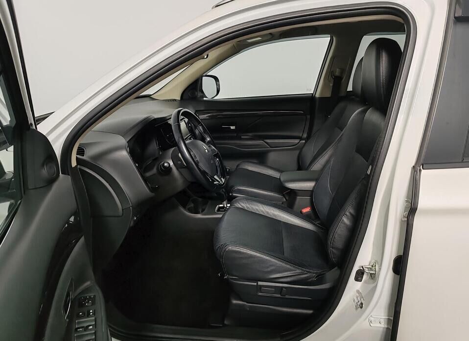 Mitsubishi Outlander, III Рестайлинг 2 2.0 CVT (146 л.с.) 4WD